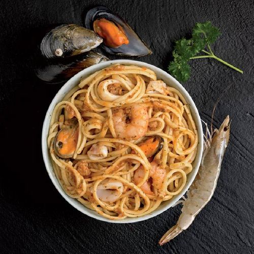 Revuelto de pasta y marisco