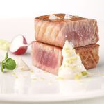 Filetes-de-atun-marcados-al-hierro-con-mayonesa-de-limon