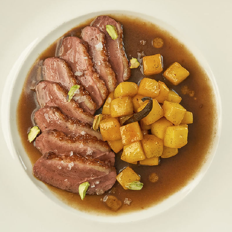 Magret-de-pato-a-la-vainilla-con-mango-braseado