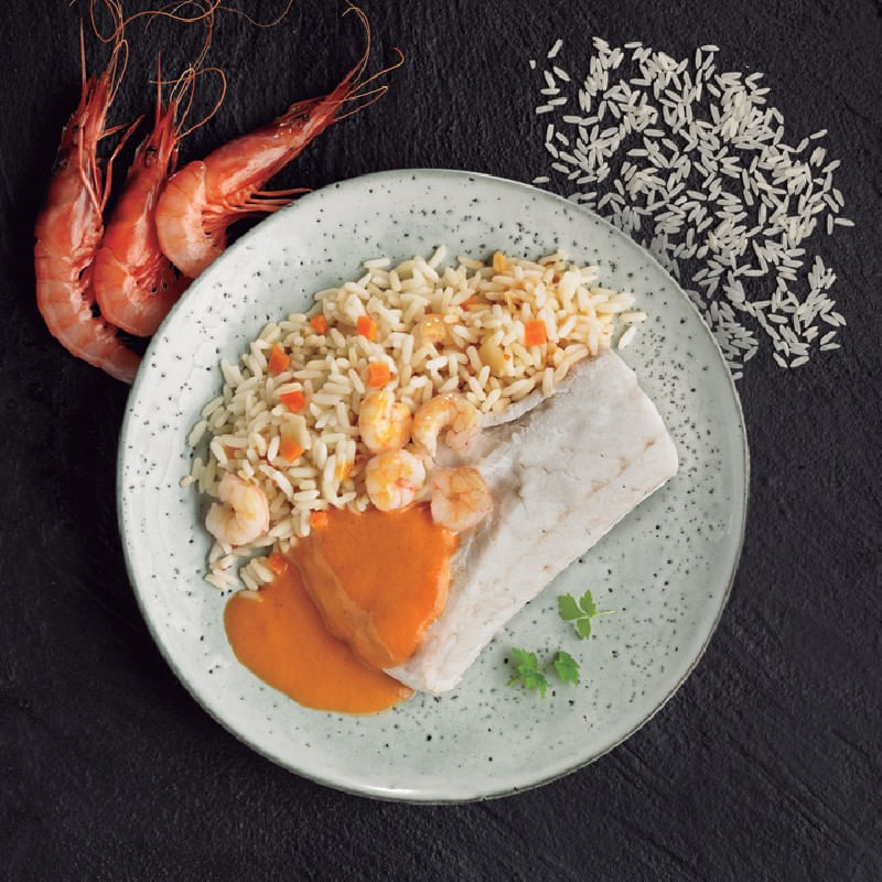 Merluza-con-salsa-de-gambas-y-arroz