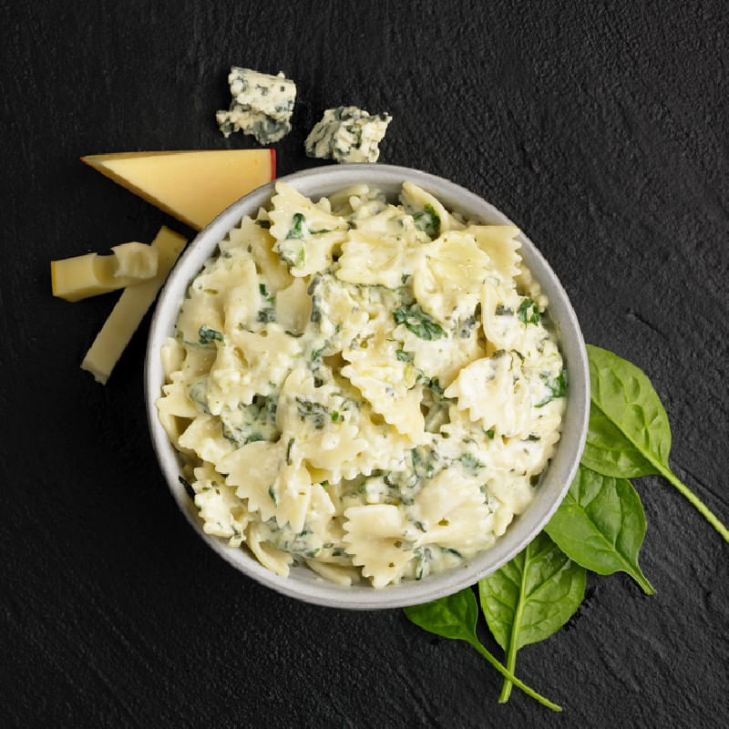 Farfalle-con-salsa-4-quesos-y-espinacas