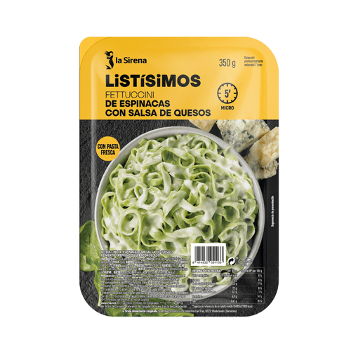 Fettuccini d'espinacs amb salsa de formatges