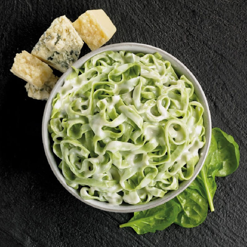 Fettuccini-de-espinacas-con-salsa-de-quesos