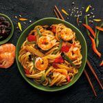 50035-noodles-con-marisco-plato